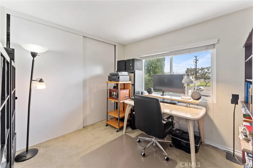 11702 Gloria Court, Lakewood, California 90715 home-pic-18